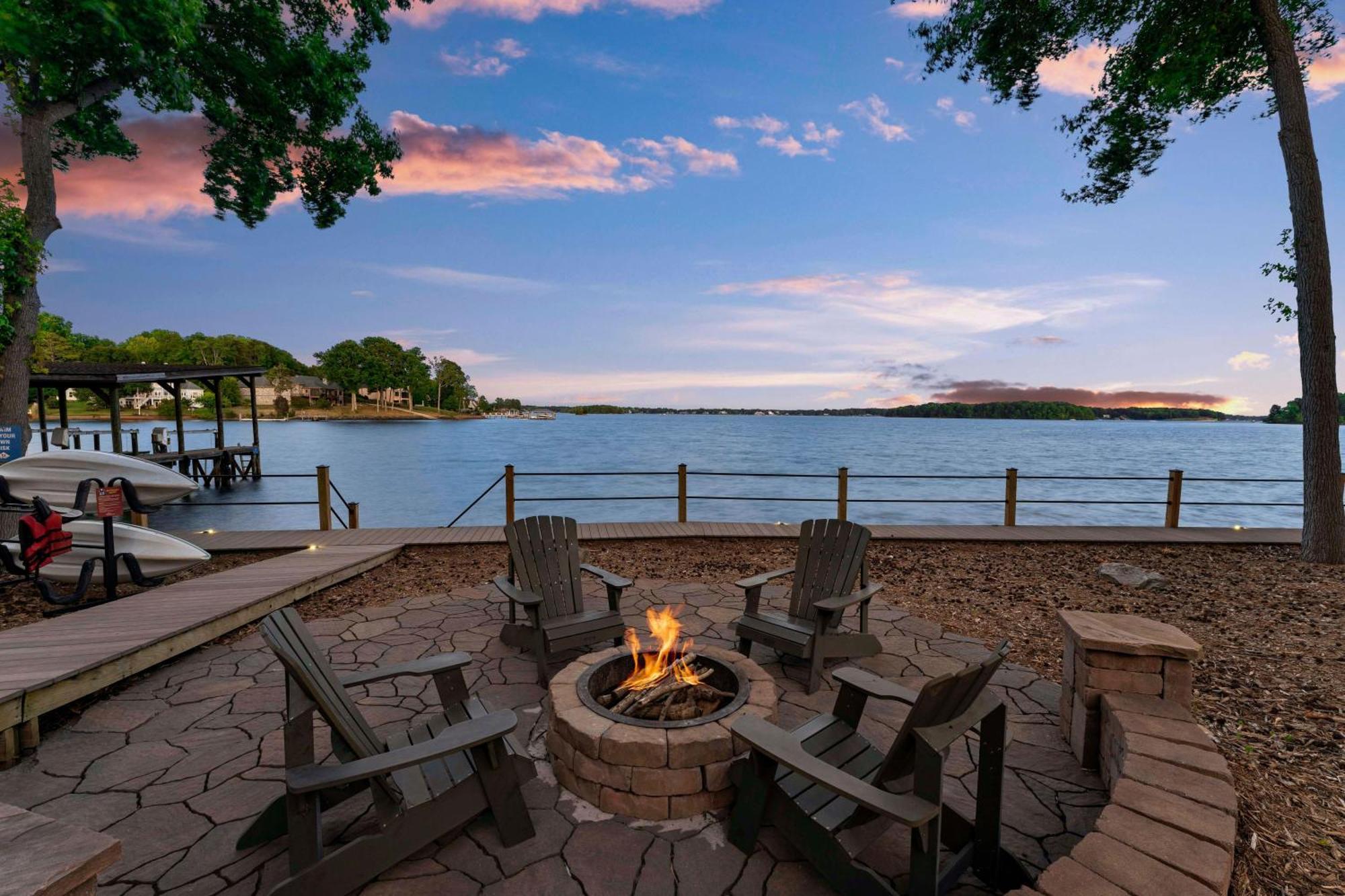 Lake Norman Getaway Мурсвилл Экстерьер фото
