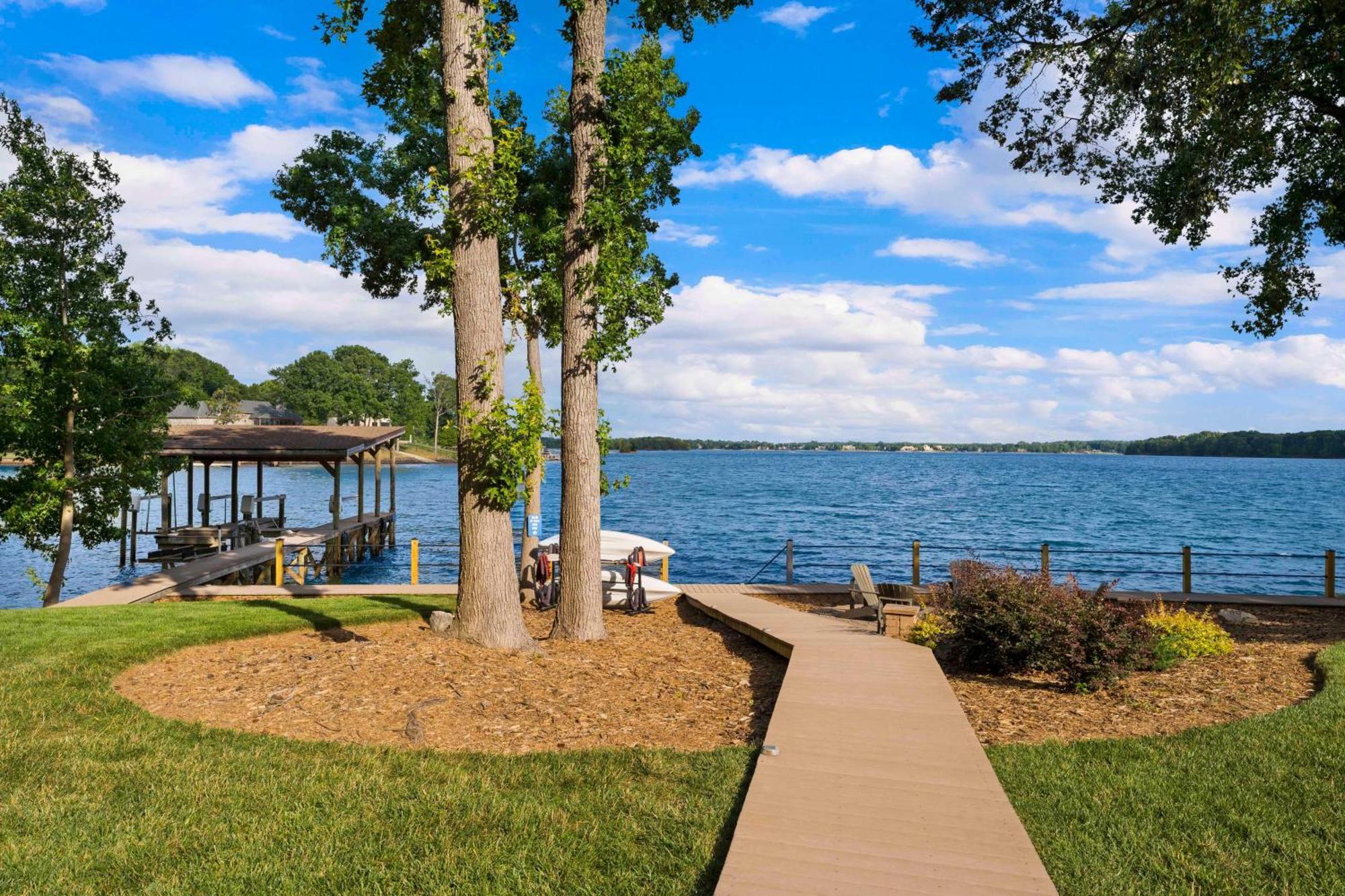 Lake Norman Getaway Мурсвилл Экстерьер фото
